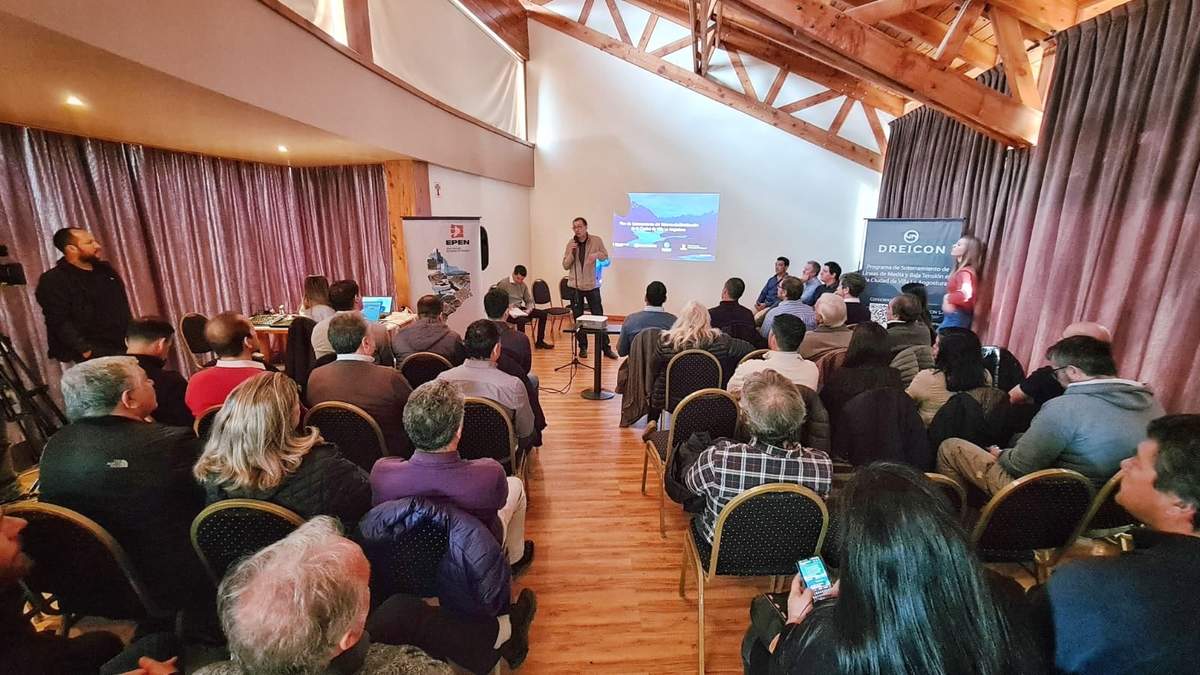El estudio de soterramiento se presentó en Villa La Angostura. Fuente: (Facebook)