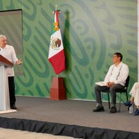 AMLO propone encuentro con padres de los 43 normalistas de Ayotzinapa, pero "sin intermediarios"