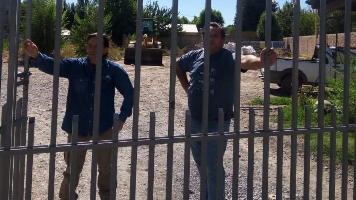 La Municipalidad les pidió la apertura del corralón. Fuente: (Facebook)