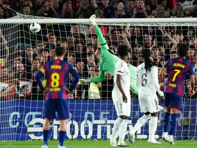 Barcelona vence 2-0 al Real Madrid y es campeón de LaLiga