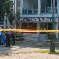 Empleado irrumpe en escuela de Bosnia y mata a tres profesores e intenta suicidarse