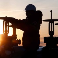 IAE Mosconi: en junio la producción de petróleo mostró una "moderada recuperación"