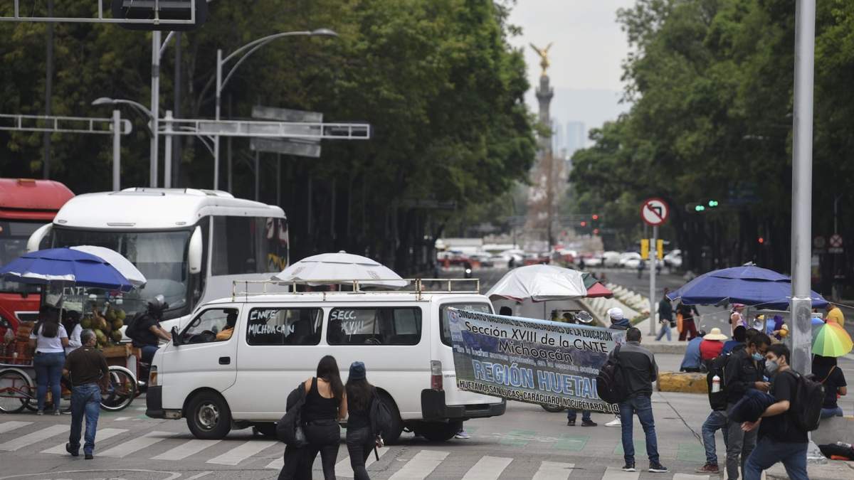 Plantón de la CNTE en Avenida Paseo de la Reforma
