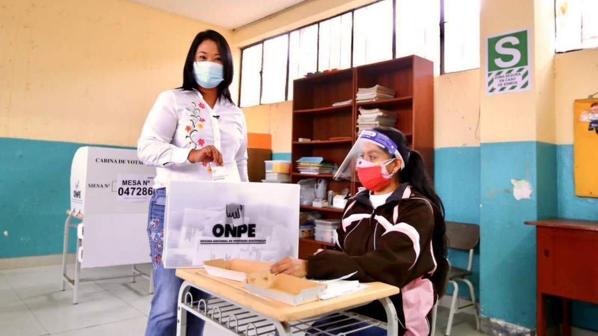 Keiko Fujimori durante las votaciones del 6 de junio