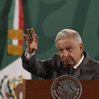 Mejor aguantar "la andanada" de los medios y destinar más dinero a ayudar a la gente: AMLO