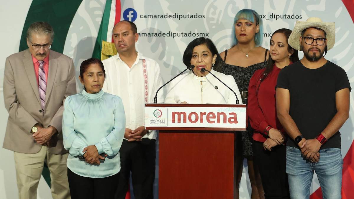 Olivia Esquivel Nava en la conferencia de los legisladores morenistas