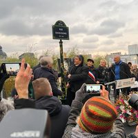 Paris nombra calle en honor a David Bowie