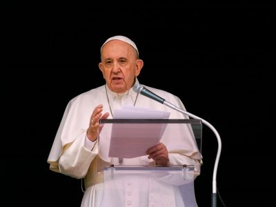 El papa Francisco fue internado en un hospital de Roma para ser operado esta tarde
