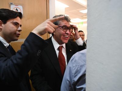 Tras acusación de “albazo”, Monreal pide que se aplace la iniciativa sobre la revocación de mandato