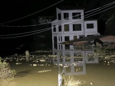 Primeras lluvias provocan avalancha de lodo en un barrio de La Paz, Bolivia sin víctimas (Video)