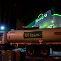 Con Peña, irrupción de emporios y fortunas con la venta de gasolina