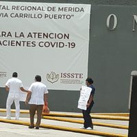 Trabajadores de hospital del ISSSTE en Mérida arman plantón contra su director