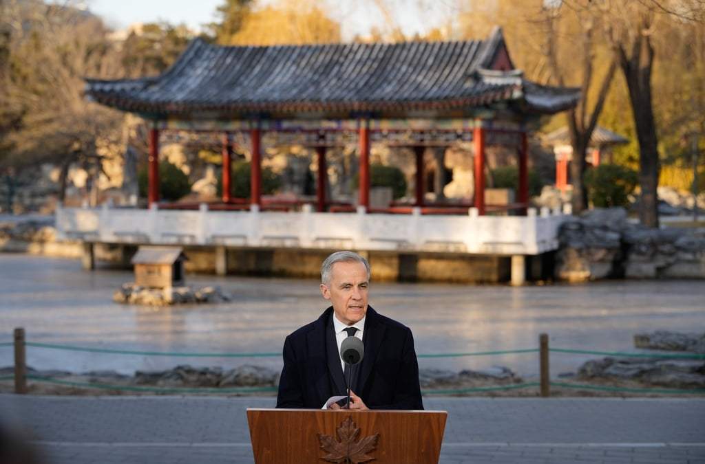 El primer ministro de Canadá, Mark Carney, habla con los medios en el Parque Ritan en Pekín, China, el viernes 16 de enero de 2026