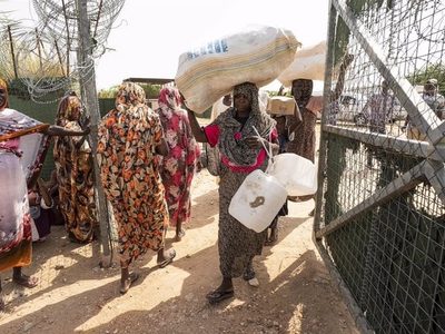 La violencia en Sudán deja ya casi 2.5 millones de desplazados y refugiados, según la ONU