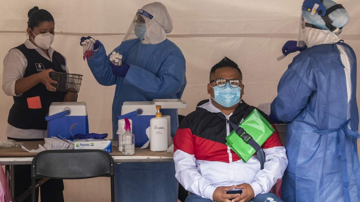 Un kiosco donde se realizan pruebas covid-19 en la alcaldía Cuauhtémoc