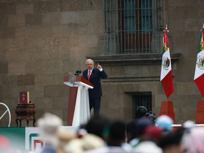 AMLO: Qué felicidad que quien se va a quedar en sustitución de uno es una mujer excepcional