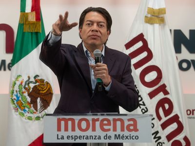 Mario Delgado niega acarreo y uso de recursos públicos en la marcha de AMLO