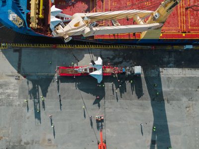 Quequén marca un hito logístico para Vaca Muerta Oil Sur con descarga de anclas y cadenas