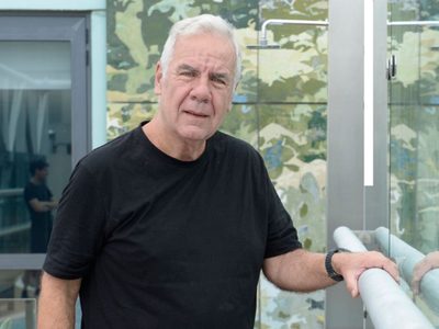 La planta de hojas XL y pocos cuidados que Esteban Mirol eligió para decorar y atraer la buena suerte a su hogar