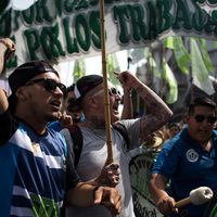 Trabajadores marchan contra Macri en Argentina