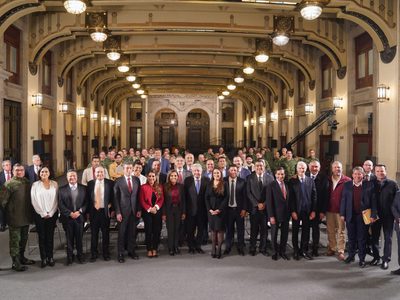 AMLO y gobernadores revisan avance de las sucursales del Banco del Bienestar