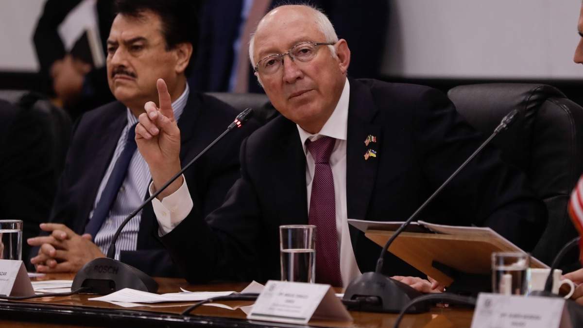 El embajador de EU en México, Ken Salazar, en la reunión del Grupo de amistad
