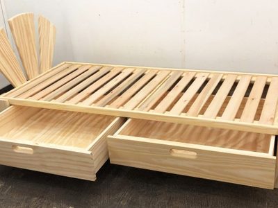 No tires la parrilla de tu vieja cama y dale uso con esta espectacular idea chic para realzar tu baño