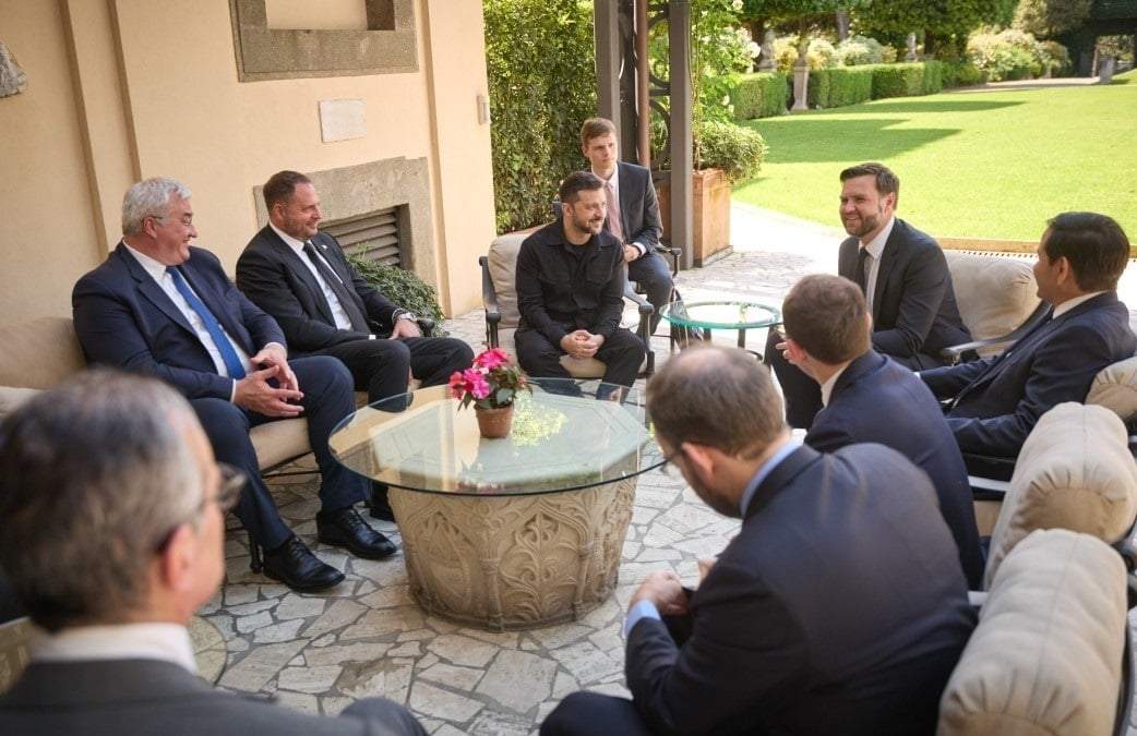 Marco Rubio, JD Vance y Volodimir Zelenski en Roma