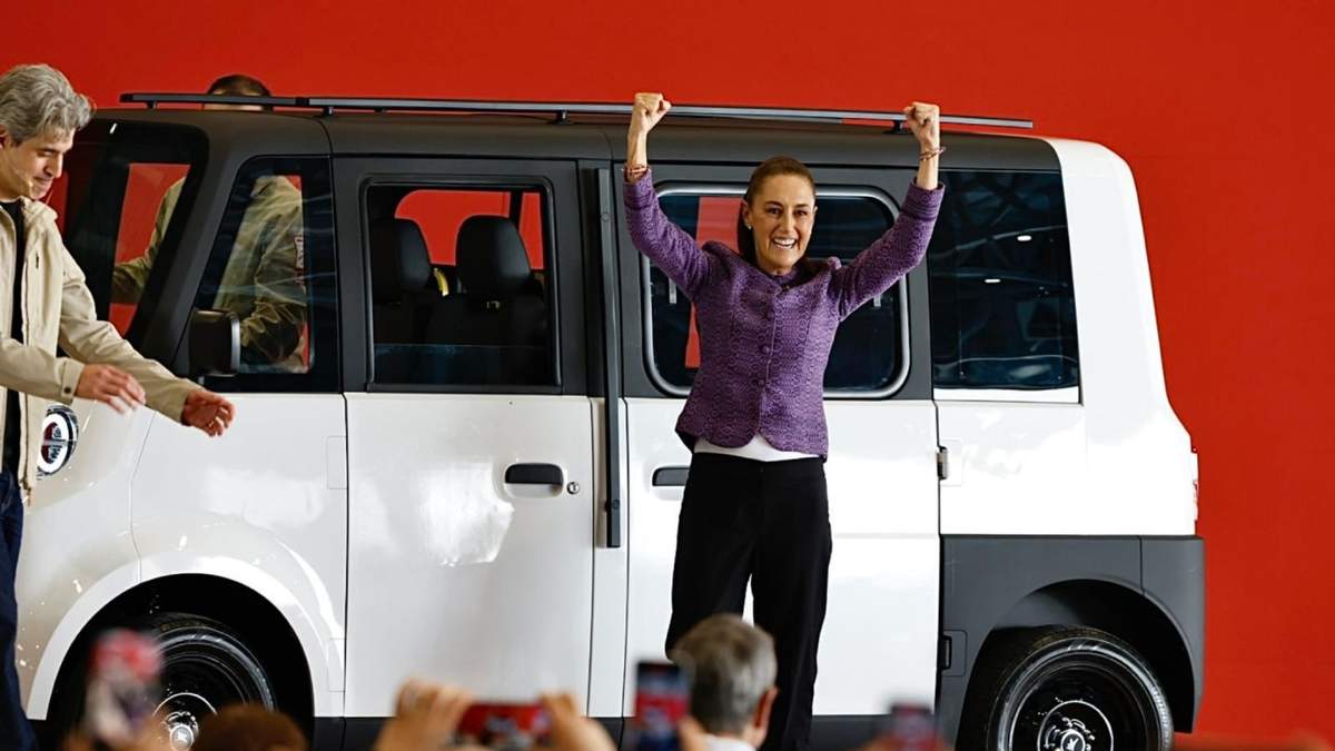 La presidenta Claudia Sheinbaum presentó el vehículo Olinia