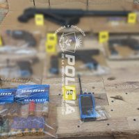 Encontraron un arsenal en una vivienda de la Toma Pacífica y detuvieron a dos hombres
