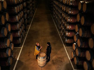 Una serie española busca acercar el vino a los Millenials