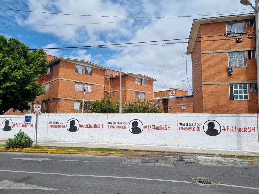 Bardas con la frase es “Para que siga la transformación #EsClaudiaSH”
