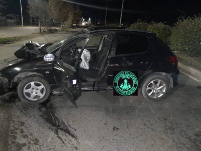 Perdió el control y chocó contra un poste de luz en la Ruta 22