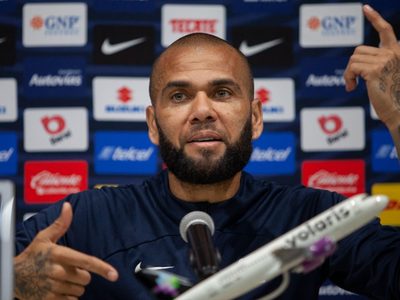 Dani Alves saldrá de prisión; le otorgan libertad bajo fianza de un millón de euros