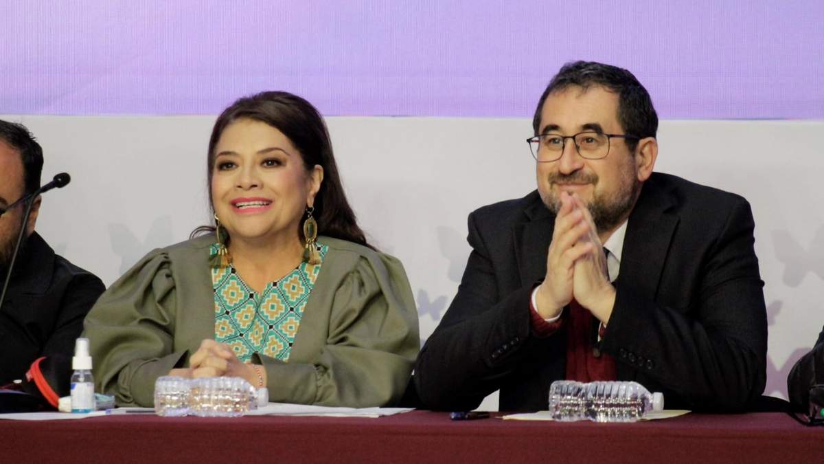 La jefa de Gobierno, Clara Brugada, y el secretario de Gobierno, César Cravioto, en la presentación del proyecto Utopías