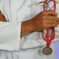 Miles de trabajadores sanitarios fueron suspendidos en Francia por no querer vacunarse