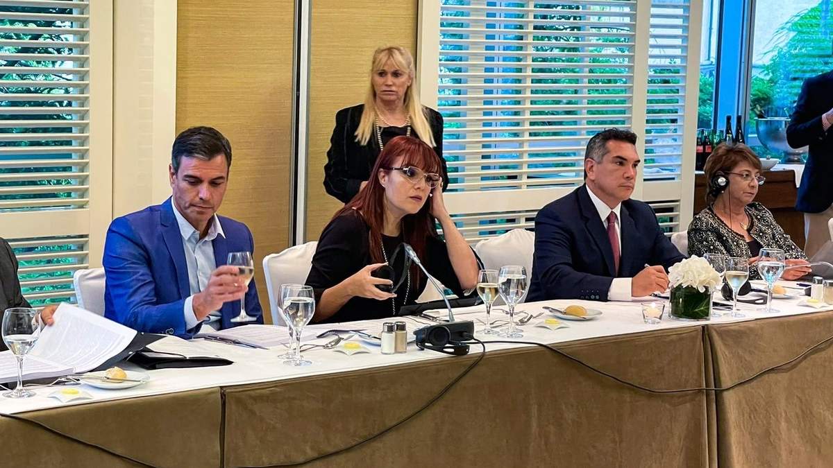 El presidente del gobierno español, Pedro Sánchez, y Alejandro Moreno, líder del PRI