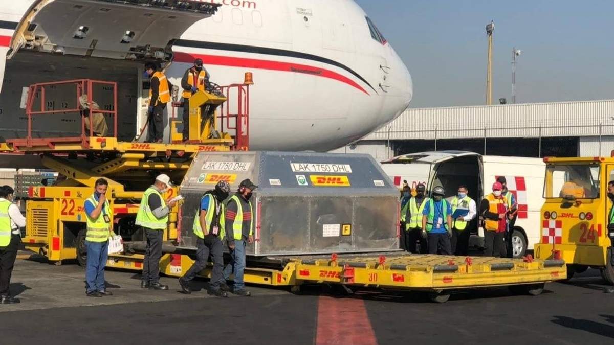 Arribo al AICM de más vacunas Pfizer