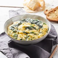 Polenta de espinaca: la receta otoñal perfecta y fácil para comer bien rico y sin gastar de más