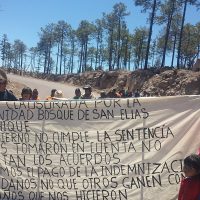 Clausuran tarahumaras aeropuerto de Creel por no cumplir con reparación de daños