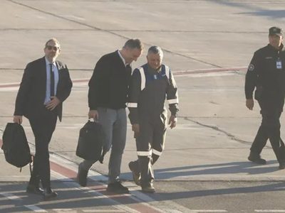 Karina Milei y Adorni visitaron Vaca Muerta y entregaron la "Marca País" a YPF