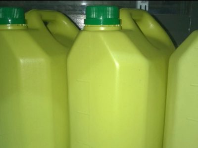 No tires más los bidones de lavandina y creá este canasto bien coqueto para el baño