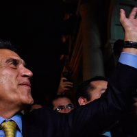 Yunes rinde protesta como gobernador de Veracruz; pide a la Federación "apoyo, no limosna"