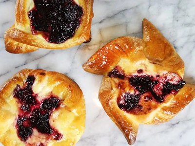 Danesas con relleno de Cheesecake y frambuesa: una bomba de sabor para tu próxima merienda dulce