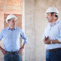 Koopmann visitó obras escolares que beneficiarán a más de 1200 estudiantes en Centenario