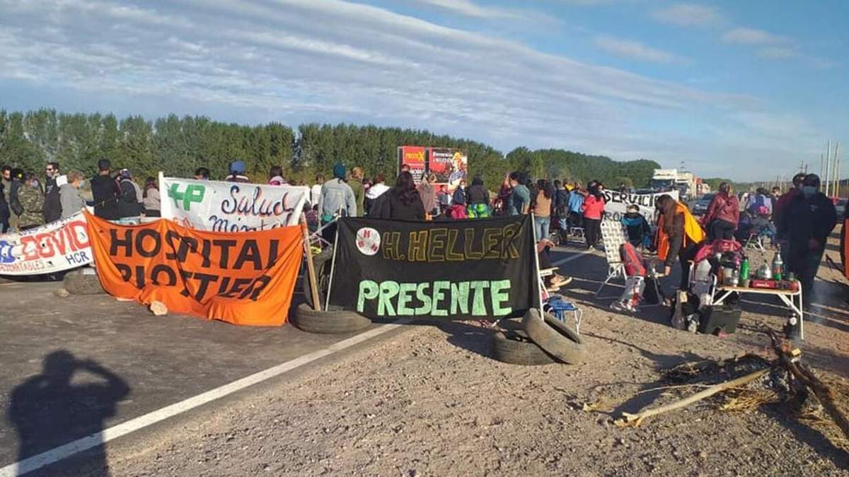 Personal de Salud de Neuquén corta la Ruta del Petróleo. Fuente: (Twitter)