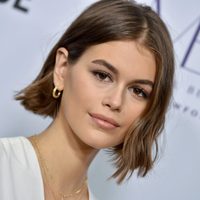Con yeso y todo: Kaia Gerber triunfa a los 18 años demostrando su entusiasmo por el trabajo