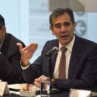Lorenzo Córdova rechaza renunciar al INE para buscar candidatura presidencial en 2024