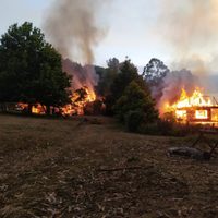 Un grupo de encapuchados destruye 27 inmuebles durante un ataque en el sur de Chile
