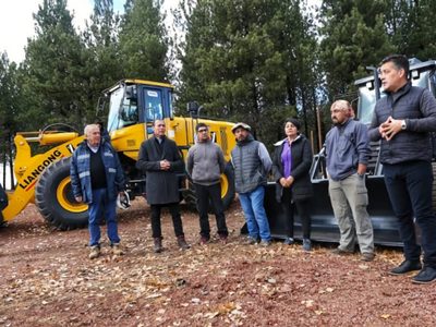Omar Gutiérrez entregó maquinarias por más de 25 millones de pesos al Consejo Zonal Pewence